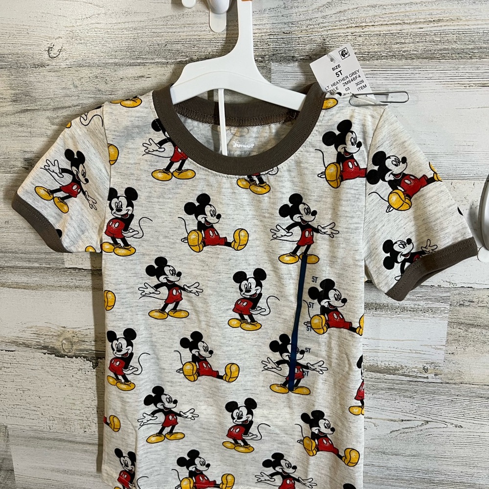 Disney World~Resort Ready~Y2K~Iconic Gray and Red Mickey Mouse Tee Short Sleeve